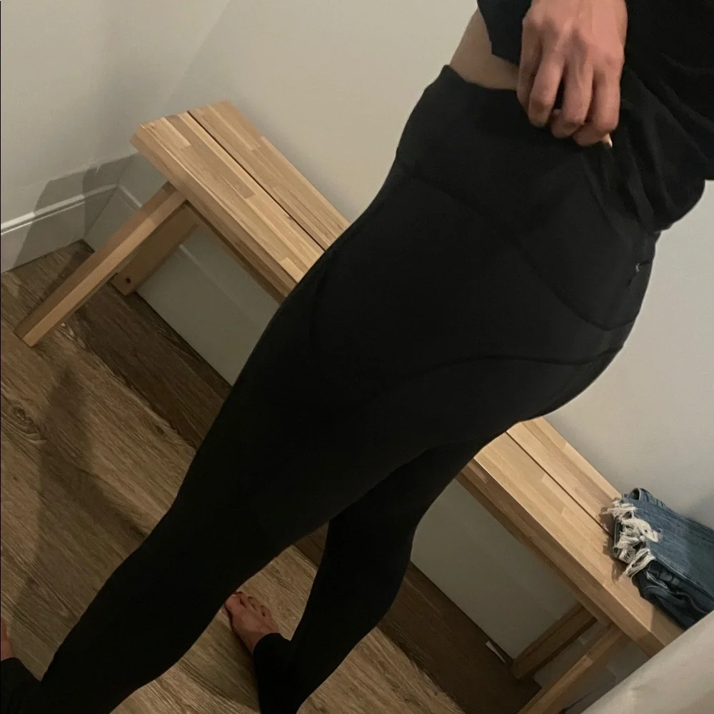 Lululemon Women's Black scrunch nylon side Leggings, perfect for running, long